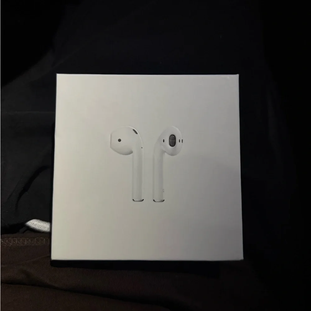 Apple AirPods in Classic White